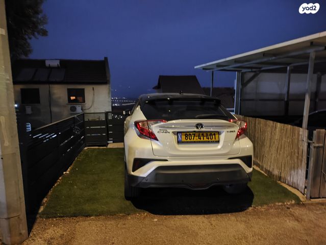 מודעת רכב טויוטה C-HR