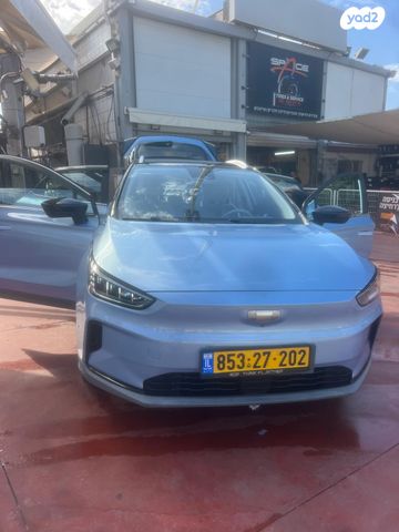 מודעת רכב ג׳ילי Geometry C