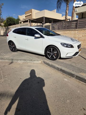 וולוו V40