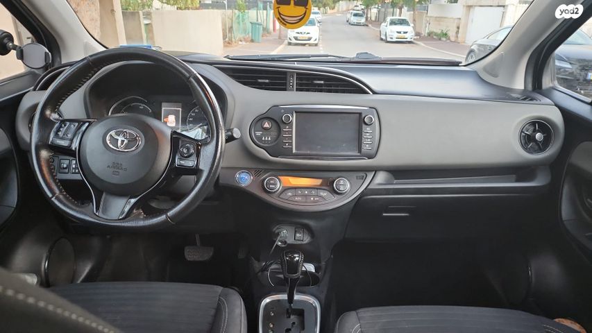 טויוטה יאריס