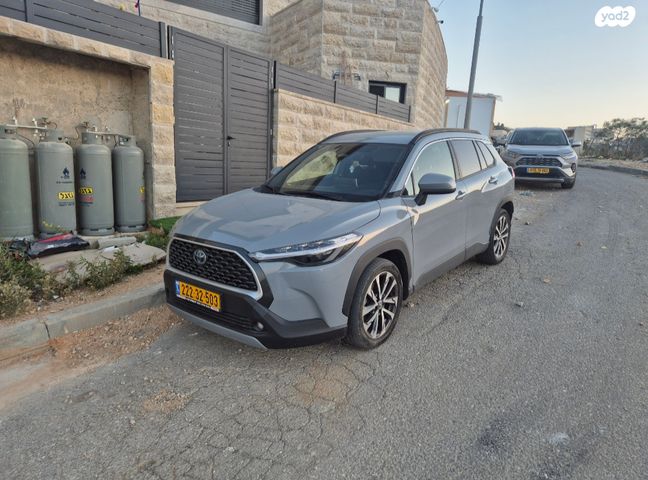 מודעת רכב טויוטה קורולה קרוס