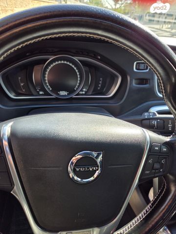 וולוו V40
