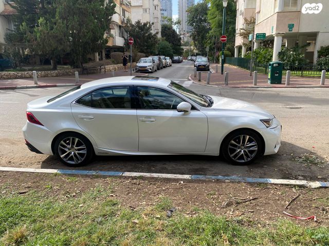 מודעת רכב לקסוס IS