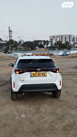 טויוטה יאריס קרוס