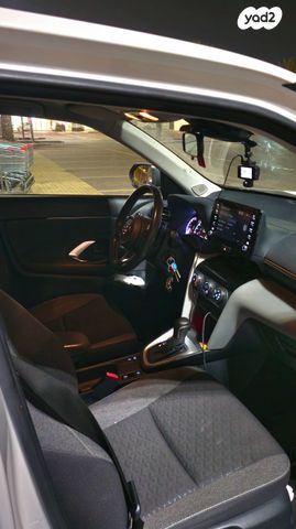 טויוטה יאריס קרוס