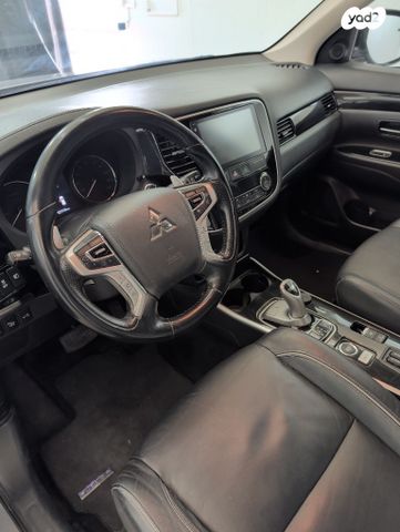 מיצובישי אאוטלנדר