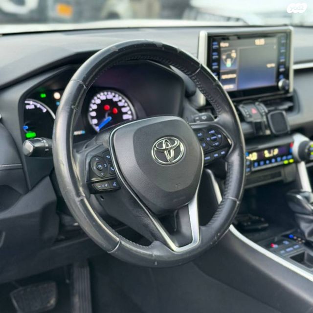 טויוטה RAV4