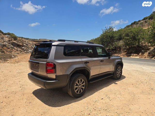 טויוטה לנד קרוזר