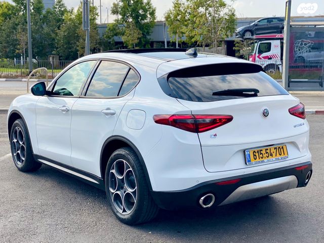 אלפא רומיאו סטלביו