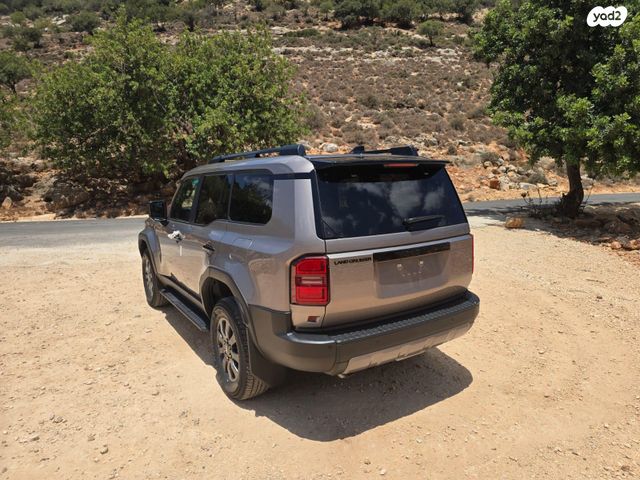 טויוטה לנד קרוזר