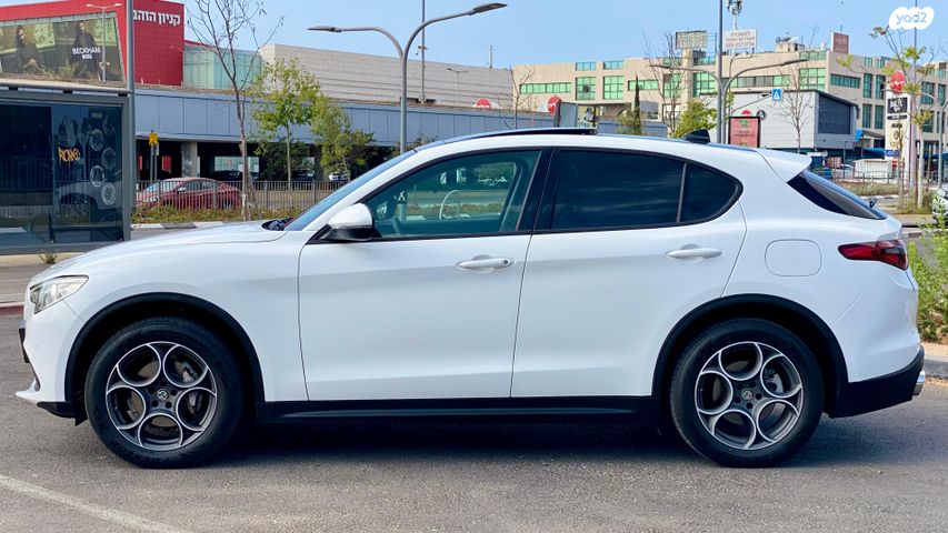 אלפא רומיאו סטלביו