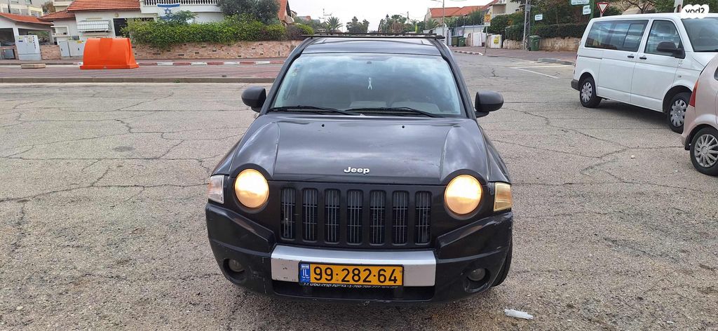 מודעת רכב ג'יפ קומפאס