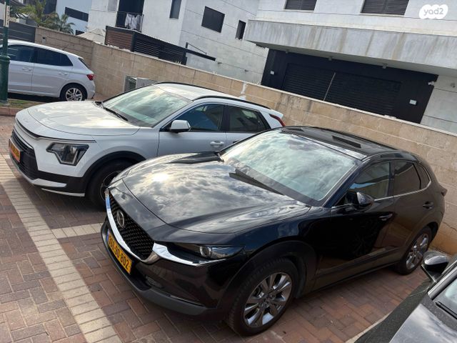 מודעת רכב מאזדה CX-30