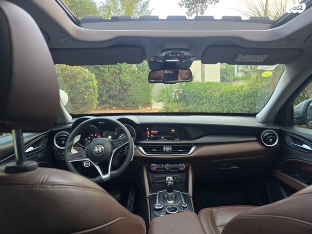 אלפא רומיאו סטלביו