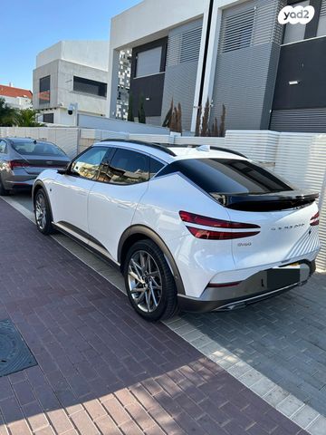 מודעת רכב ג'נסיס GV60