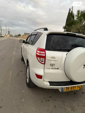 טויוטה RAV4