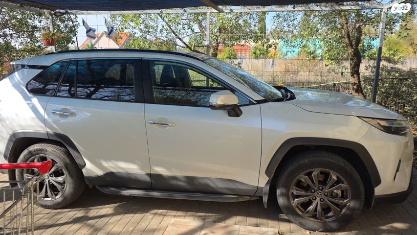 מודעת רכב טויוטה RAV4