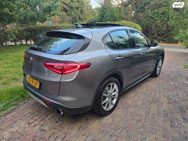 אלפא רומיאו סטלביו