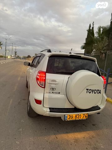 טויוטה RAV4