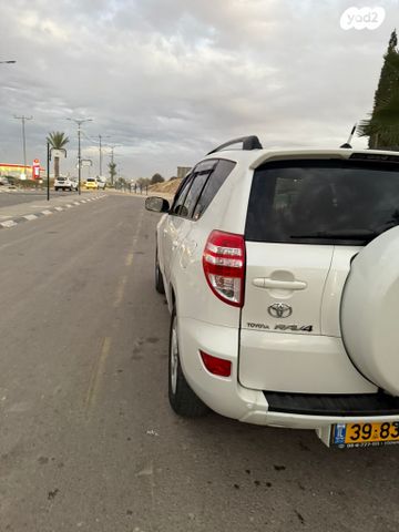 טויוטה RAV4