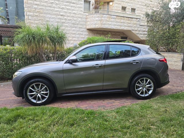 אלפא רומיאו סטלביו