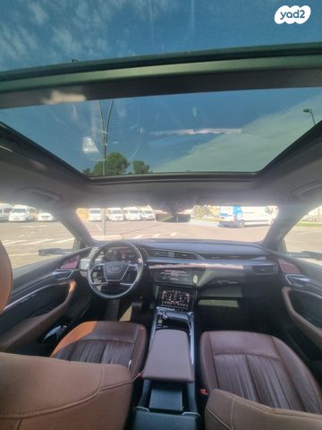 מודעת רכב אאודי E-tron