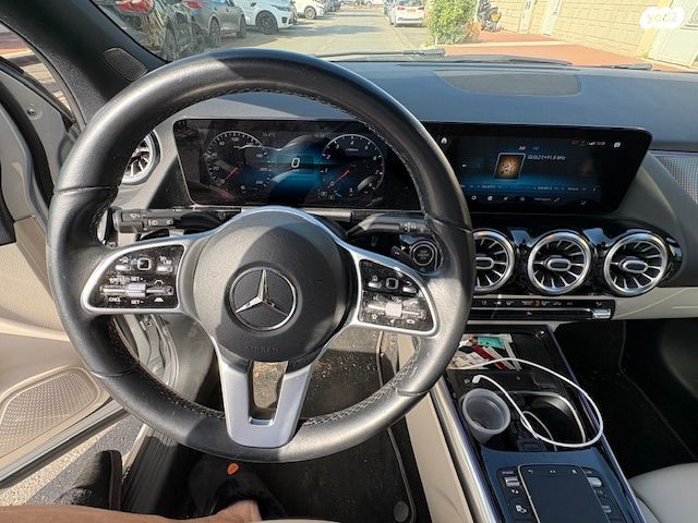 מודעת רכב מרצדס-בנץ GLA