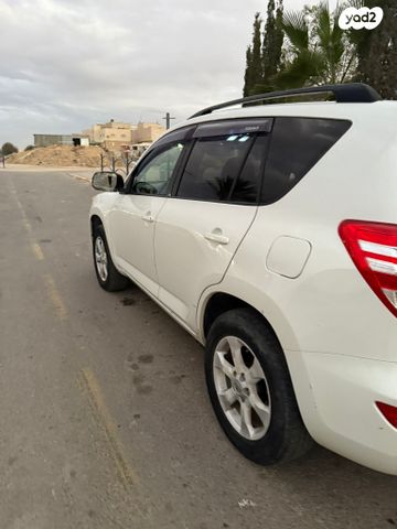 טויוטה RAV4