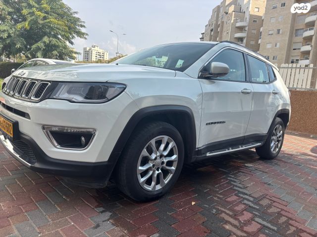 מודעת רכב ג'יפ קומפאס
