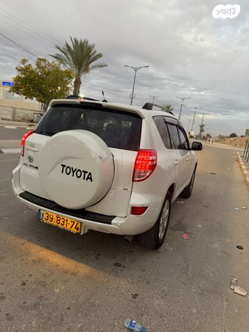 טויוטה RAV4