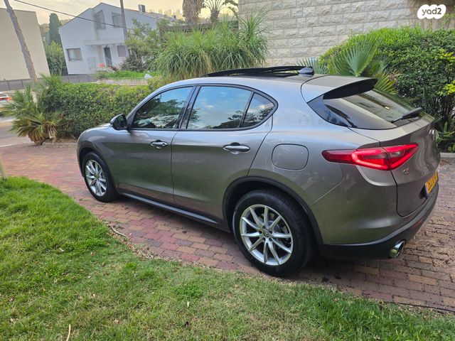 אלפא רומיאו סטלביו