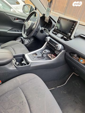 טויוטה RAV4