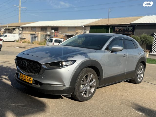 מודעת רכב מאזדה CX-30