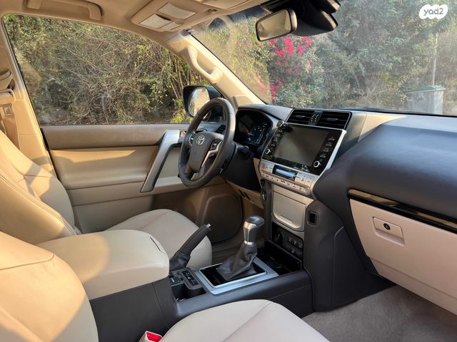 טויוטה לנד קרוזר