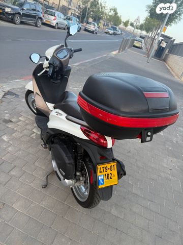 פיאג'ו MEDELY 125