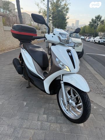 פיאג'ו MEDELY 125