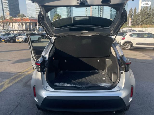 טויוטה יאריס קרוס