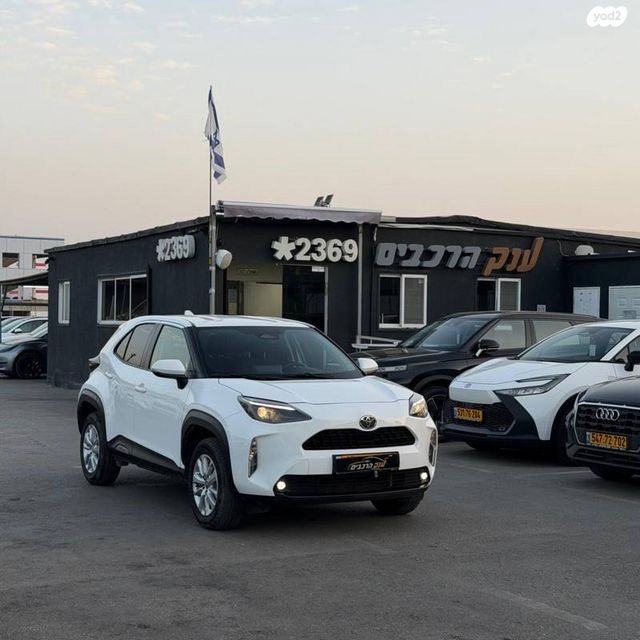 מודעת רכב טויוטה יאריס קרוס