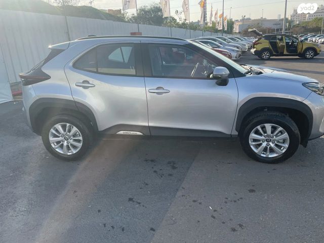 טויוטה יאריס קרוס