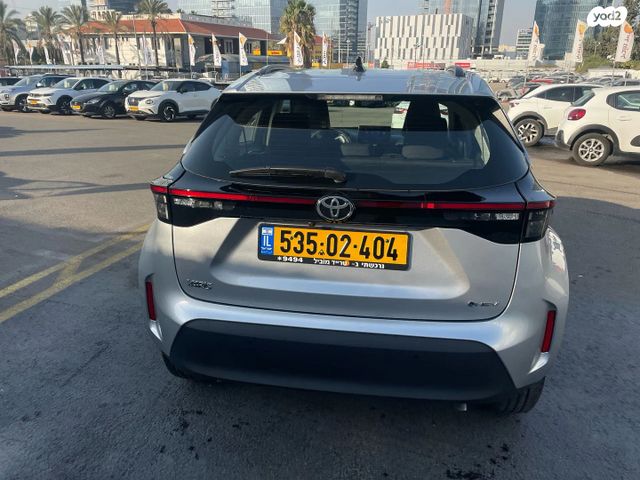 טויוטה יאריס קרוס