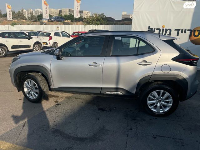 טויוטה יאריס קרוס