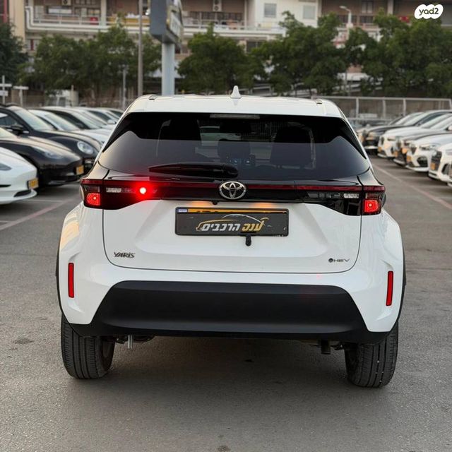 טויוטה יאריס קרוס