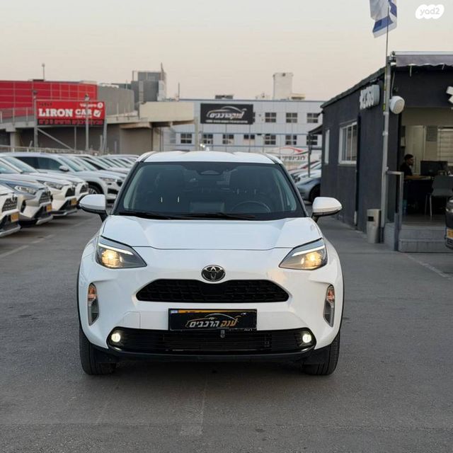 טויוטה יאריס קרוס