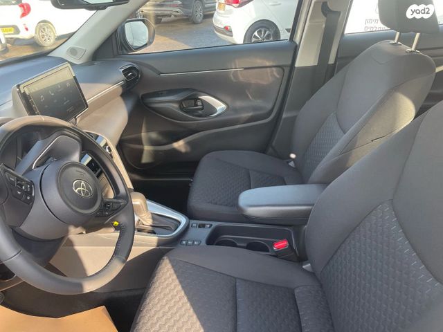 טויוטה יאריס קרוס