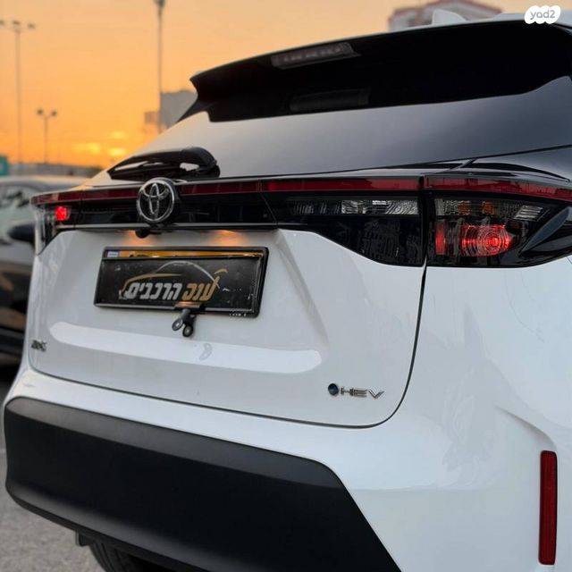 טויוטה יאריס קרוס