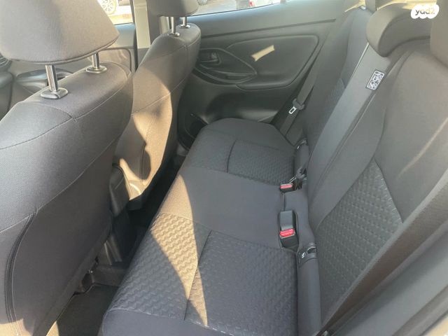 טויוטה יאריס קרוס