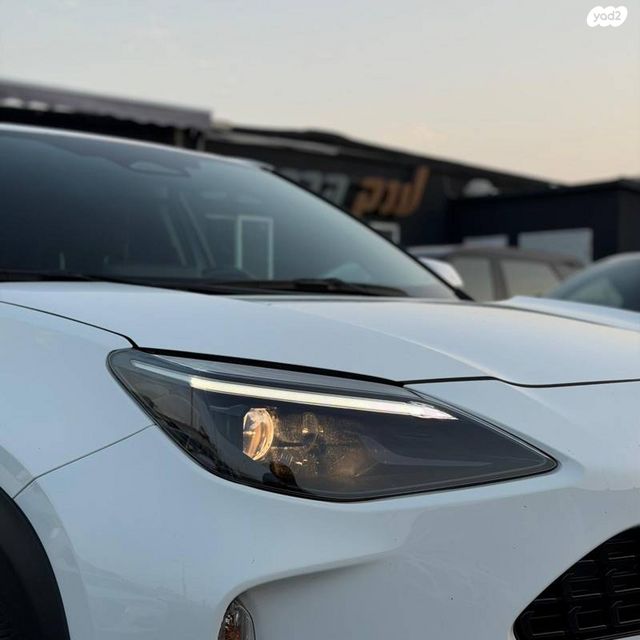 טויוטה יאריס קרוס