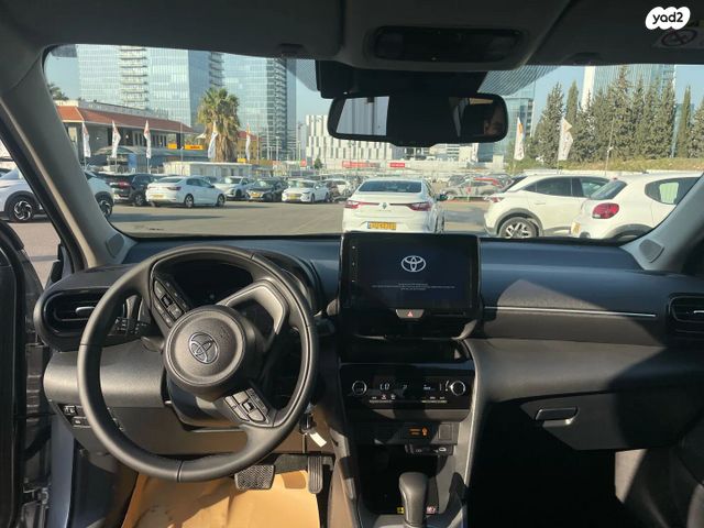 טויוטה יאריס קרוס