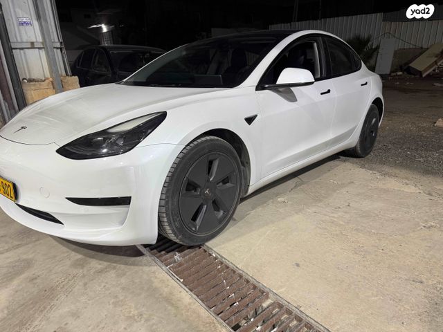 מודעת רכב טסלה מודל 3