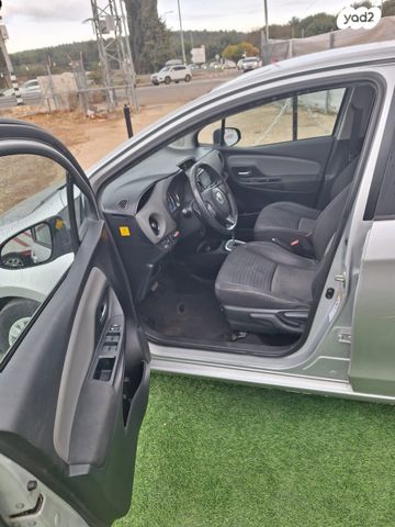 טויוטה יאריס